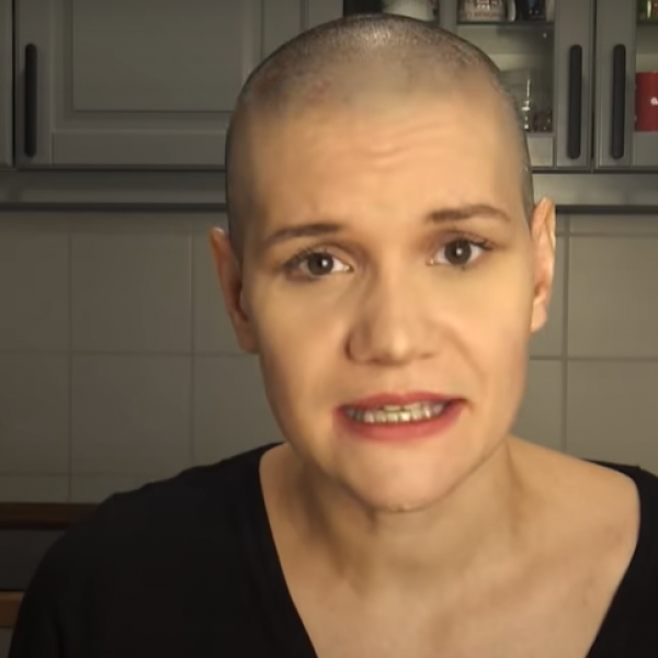 Pottyondy Edina bekattant és kopaszra tolta haját (Videó)