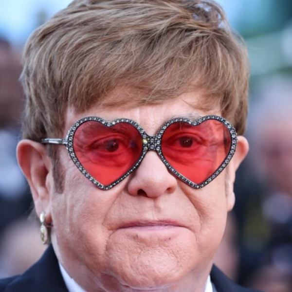 Elton John is elkapta a koronavírust