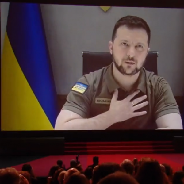 A cannes-i filmfesztiválról sem hiányozhatott az ukrán komikus (Videó)