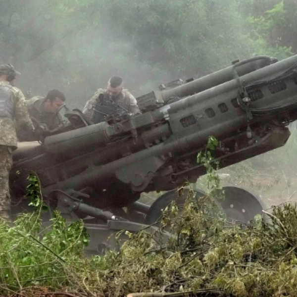 Az orosz cirkálórakéták megsemmisítették a HIMARS és M777-es lőszerraktárt Uman közelében