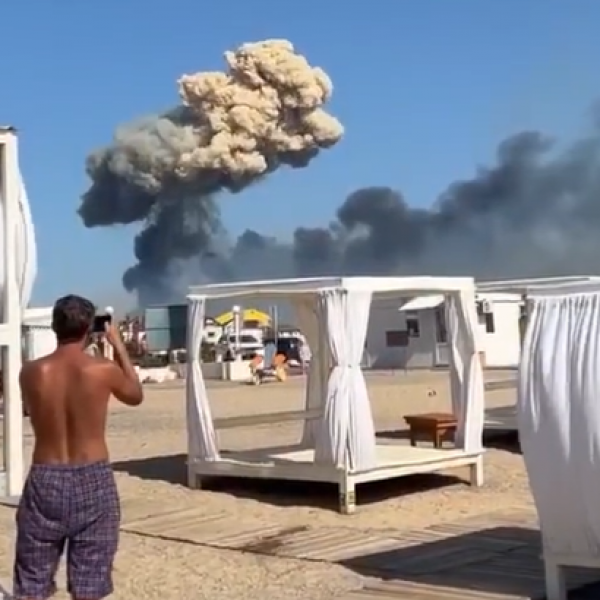 Óriási robbanások rázták meg a Krímet (Videók)