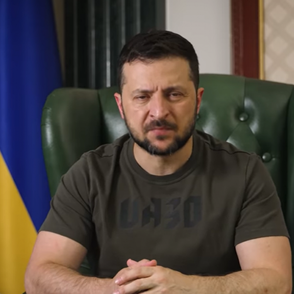 Zelenszkij felszólította a megszállt területen élőket, hogy meneküljenek, mert támadni fog az ukrán hadsereg