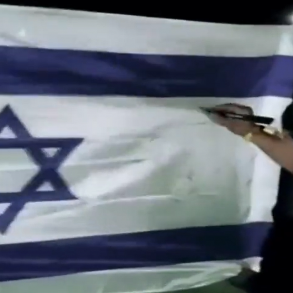 Sziget: izraeli zászlót gyalázott meg egy zenekar, még egy nemi szervet is rárajzoltak