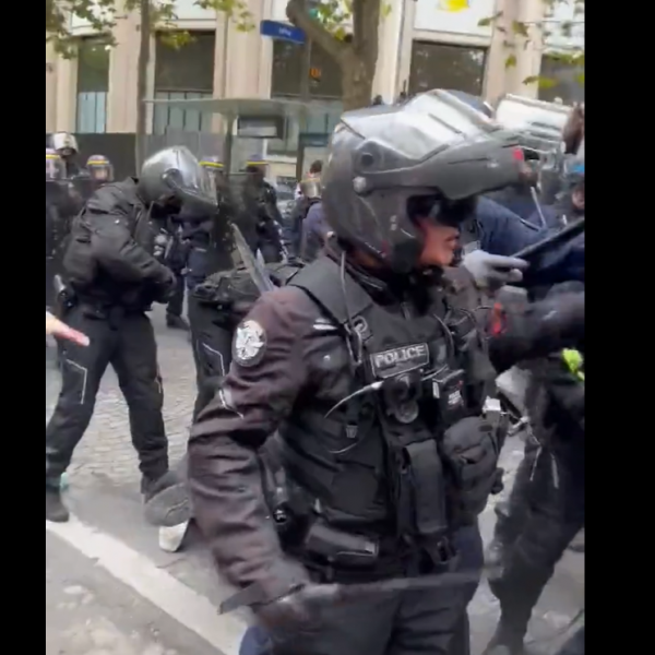 Londonban és Párizsban összecsaptak a rendőrökkel az iráni tüntetők (Videók)