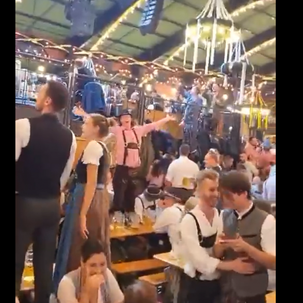 Az Oktoberfest-en a Kalinkára táncoltak a németek (Videó)