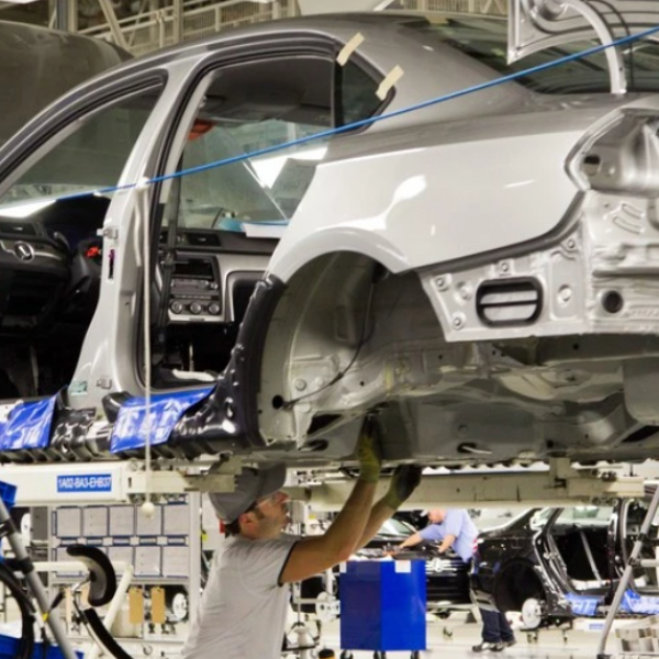 "A szankciók működnek": Korlátozza a termelést Szlovákia két legnagyobb autógyára