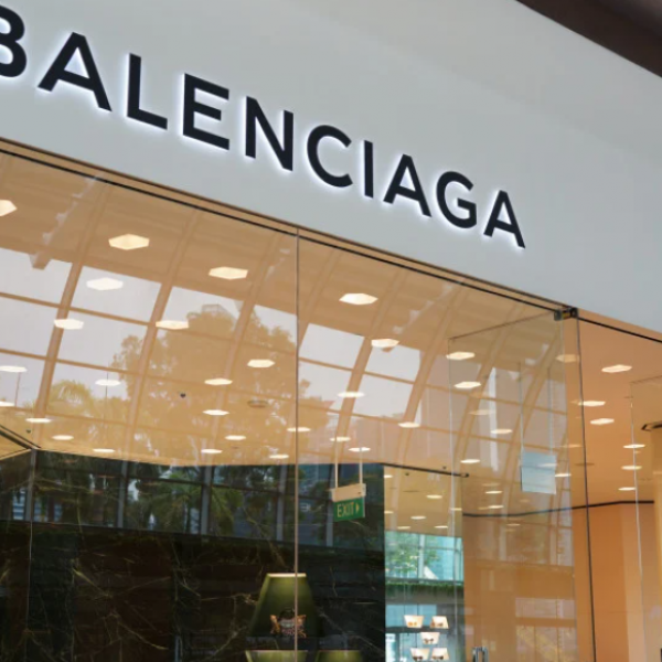 Gyalázat: Szadomazo macikkal tartott fotózást a Balenciaga divatház
