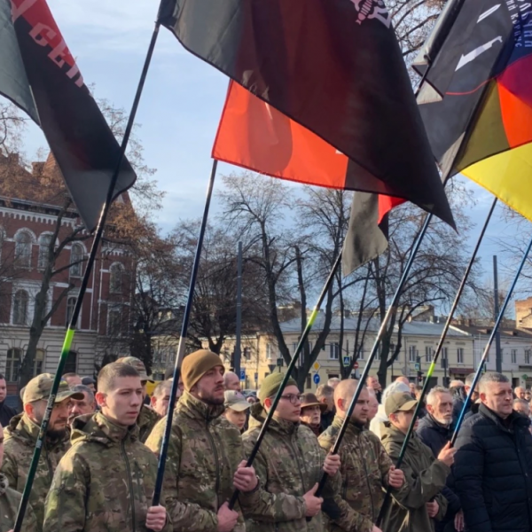 A náci kollaboráns Banderára emlékeztek az ukránok Lembergben