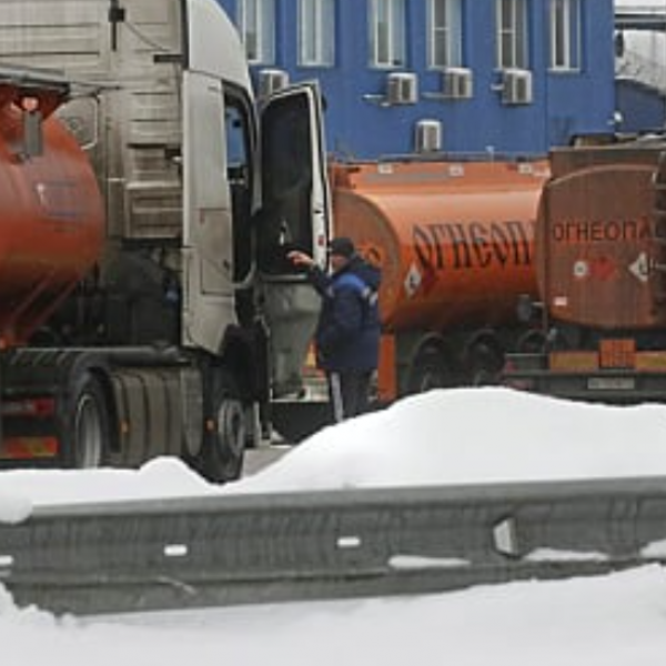 Az EU véglegesítette az orosz finomított kőolajtermékek vasárnaptól érvényes árplafonját