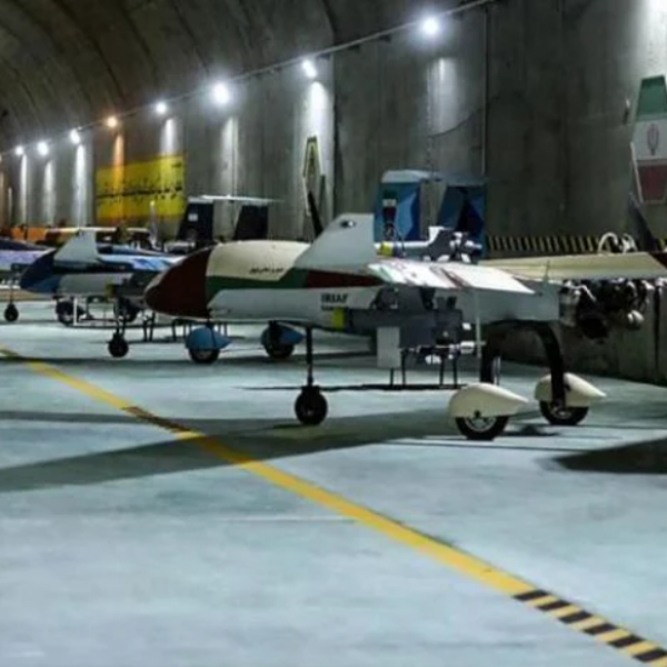 Újabb föld alatti légi támaszpontot adtak át Iránban