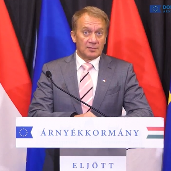 Varju: "Amíg Orbán marad, addig maradnak a megszorítások"