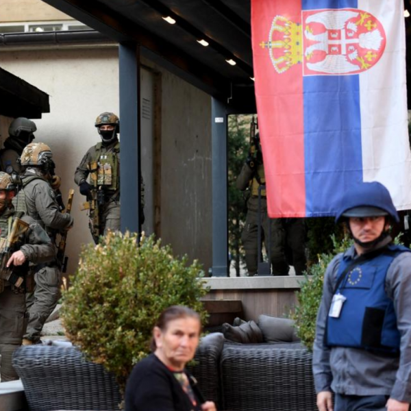 Egyesült Államok: Szerbia vonja vissza csapatait a koszovói határról!