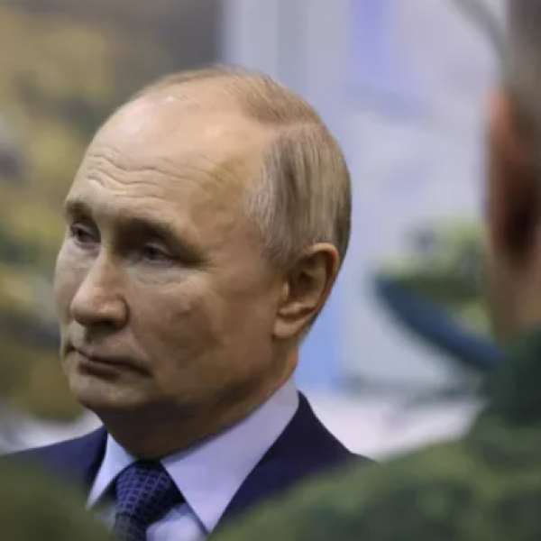 Putyin: Ostobaság, Oroszország nem fogja megtámadni Európát és nem fog harcolni a NATO-hadsereggel