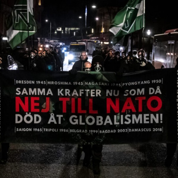 Nem a NATO-ra, halál a globalizmusra! - svéd nacionalisták vonultak fel Stockholmban