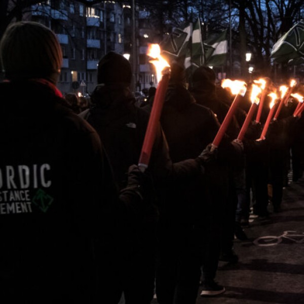 Nem a NATO-ra, halál a globalizmusra! - svéd nacionalisták vonultak fel Stockholmban