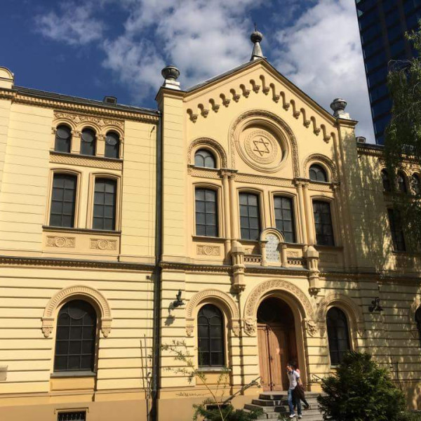 Egy lengyel tinédzser támadta meg a varsói zsinagógát