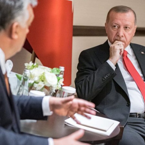Erdogan meghívta Orbán Viktort a szombati beiktatási ünnepségére