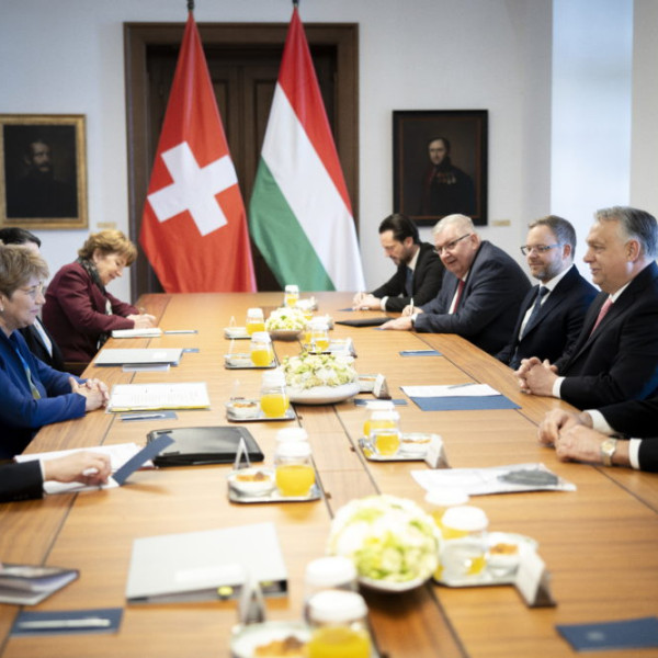 Orbán Viktor: Magyarország minden békekezdeményezést támogat