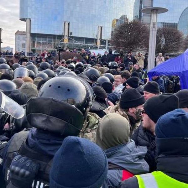 Kijev: Összecsaptak Porosenko hívei a rendőrökkel