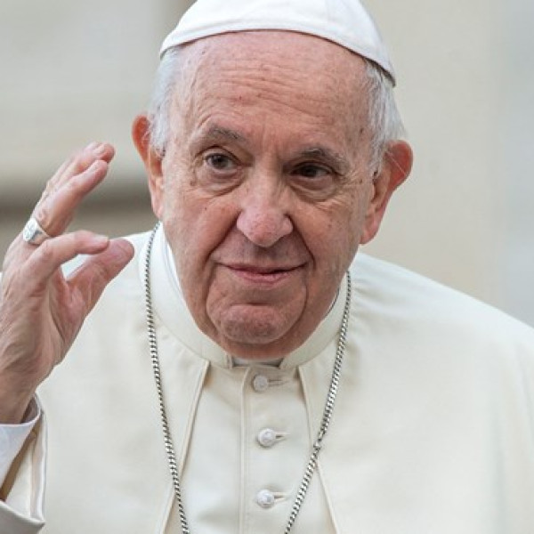 Ferenc pápa halálával poénkodott néhány pap a YouTube-on