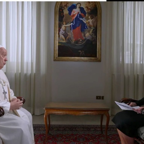 Ferenc pápa a tévében: Nem engedélyeztem, hogy megáldják a melegpárokat