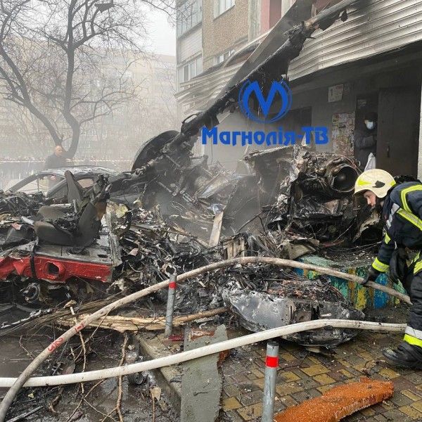 Helikopter zuhant le Kijev külvárosában (Videó)
