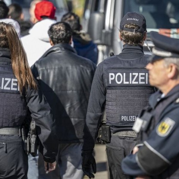 Nyolc hónapra börtönbe kell mennie egy német nyugdíjasnak, mert kritizálta a migránsokat a Facebookon