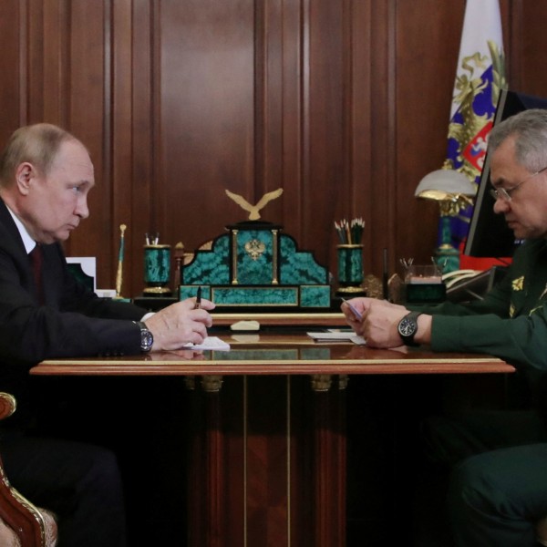 Putyin gratulált az orosz csapatoknak ahhoz, hogy teljes egészében bevették Luhanszk megyét