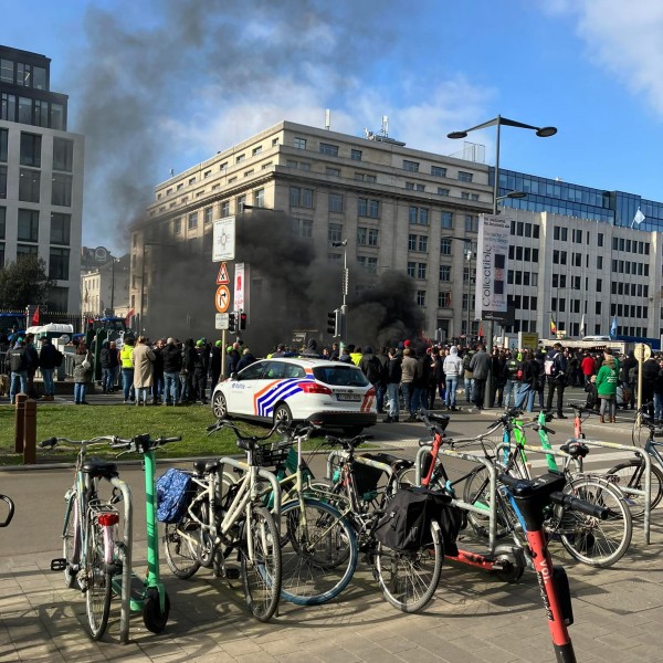 2700 traktor vonult fel Brüsszel belvárosában - tüntetnek a belga gazdák
