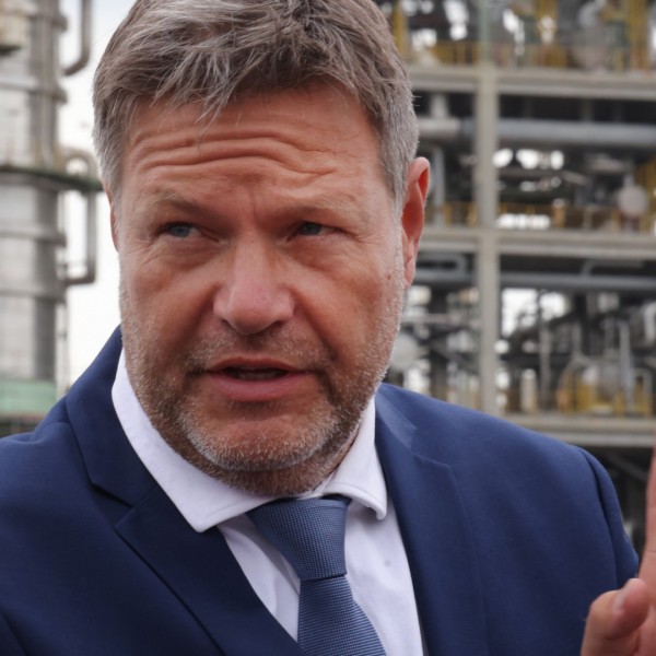 Német alkancellár: Magyarország nélkül is lehet olajembargó