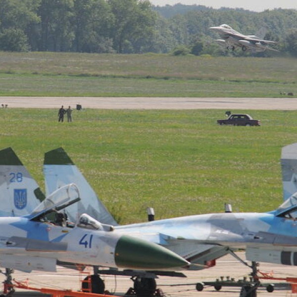 Oroszország megtámadta a mirhorodi repülőteret, az infrastruktúra és a felszerelések károsodtak