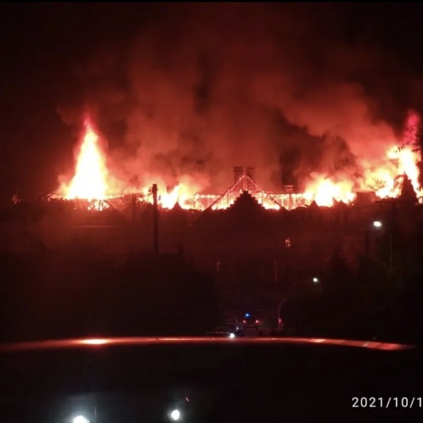 Lángol egy hotel Nyíradony- Tamásipusztában - Videó