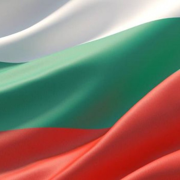 Feloszlatta a parlamentet, új kormányt nevezett ki, és kijelölte az új választások időpontját a bolgár elnök