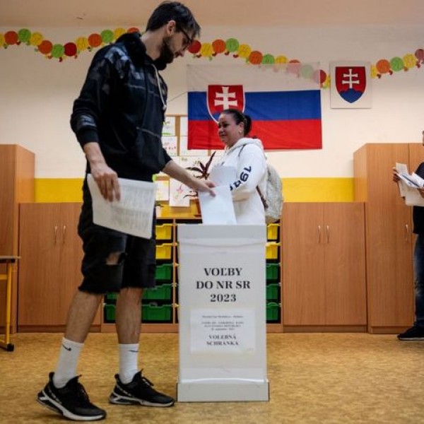 Ittas választási bizottság, agresszív szavazó, tömeges rosszullétek: nem várt események tarkították a szlovákiai választást