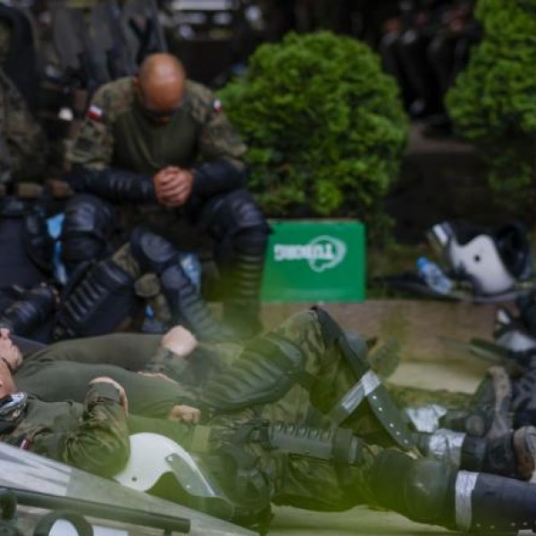 A KFOR elleni támadásokra reagálva a NATO új egységeket küld Koszovóba