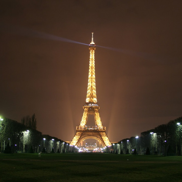 Egy mexikói turistát öten erőszakoltak meg az Eiffel-toronynál - a rendőrök elfogták az egyik algériai elkövetőt