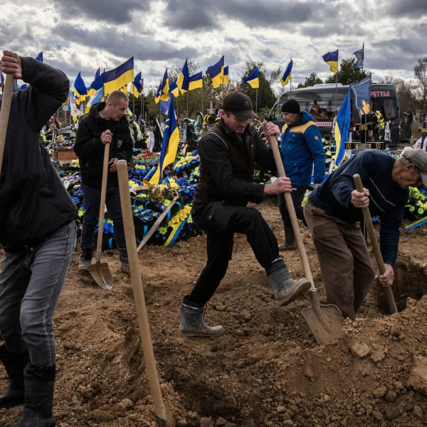 Ukrán képviselő: Zelenszkij szándékosan alulbecsüli a háborús áldozatok számát, hogy ne ártson a mozgósítási kampánynak