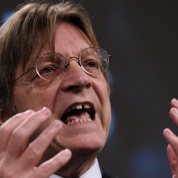 Verhofstadt: Orbán komoly bajban van!