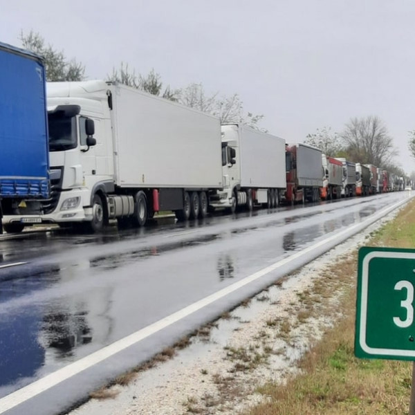 Több mint 1500 kamion rekedt az ukrán-magyar határon